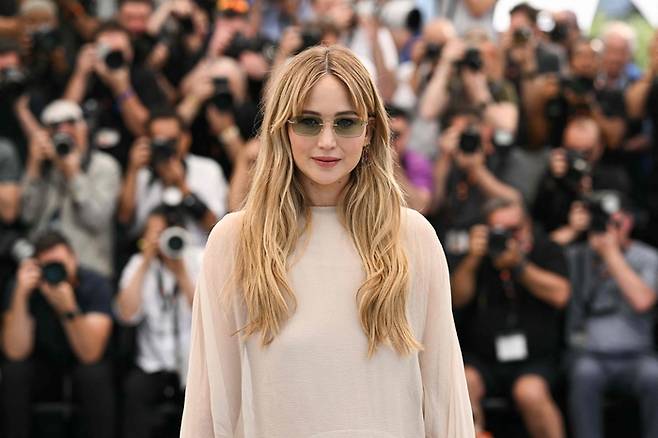 18일(현지시간) 칸영화제 기자들과 만난 제니퍼 로렌스. 그녀는 인생 처음으로 칸영화제 여우주연상을 수상할 수 있을까요. [AFP·연합뉴스]