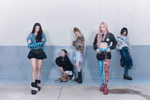 MEOVV(미야오)의 ‘갓벽’ 컴백 행보가 K-POP 시장을 제대로 달구고 있다. 사진=더블랙레이블
