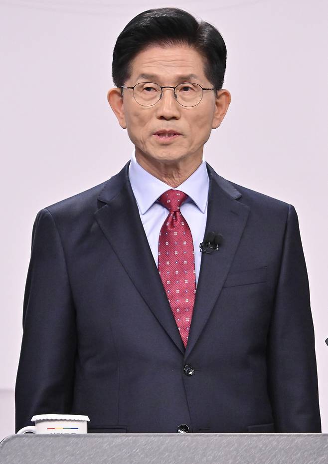 김문수 국민의힘 대선후보가 18일 서울 마포구 SBS프리즘타워에서 열린 중앙선거방송토론위원회 주관 제21대 대통령선거 후보자토론회에서 발언하던 모습.  국회사진기자단