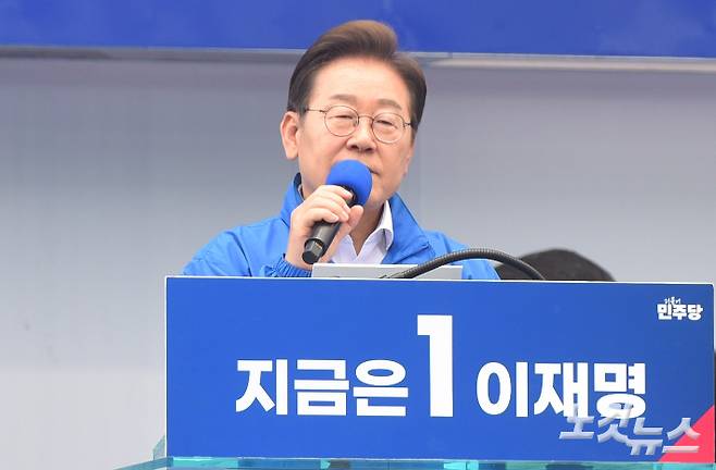 더불어민주당 이재명 대선 후보가 지난 17일 오후 2시 광주 김대중 컨벤션 센터에서 광주 집중 유세를 펼치고 있다. 김형로 기자