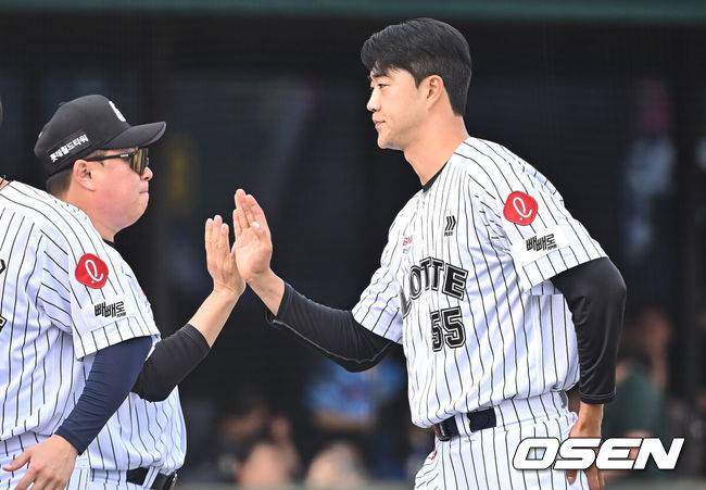 [OSEN=부산, 이석우 기자] 롯데 자이언츠 김태형 감독, 윤성빈 065 2025.05.18 / foto0307@osen.co.kr