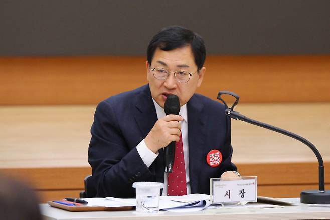 주낙영 경주시장이 확대간부회의를 주재하고 있다. 경주시 제공