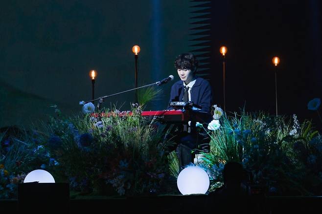 [사진 = 웨이크원 제공]