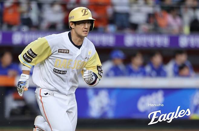 ▲ 타격에서도 높은 타율과 출루율을 바탕으로 개인 경력 최고 시즌을 만들어가고 있는 최재훈 ⓒ한화이글스