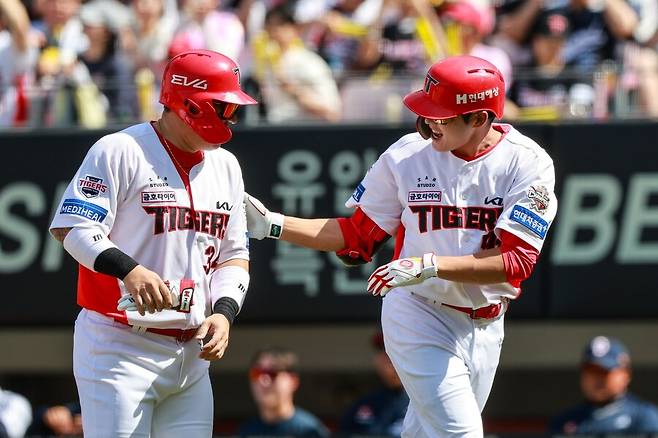 ▲ KIA는 최근 4경기에서 최형우의 바람대로 모든 선수들이 책임감 있게 자신의 몫을 수행하며 5할 재등정의 성과를 만들어낼 수 있었다 ⓒKIA타이거즈