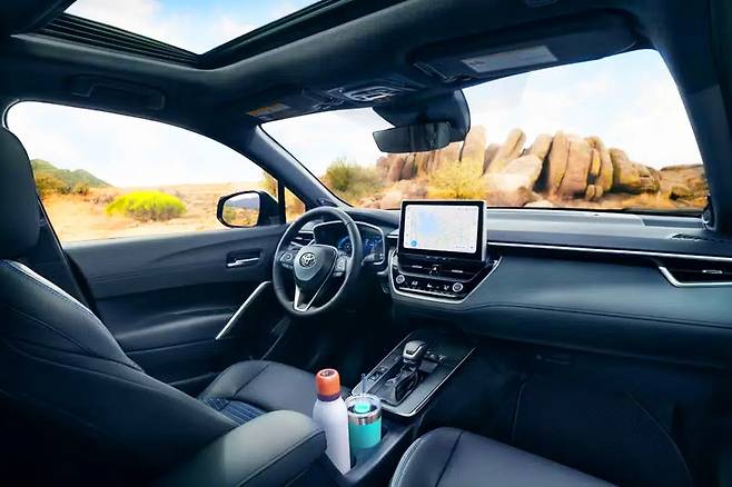 토요타 코롤라 크로스 실내