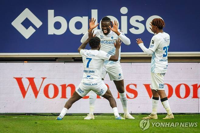 골세리머니를 펼치는 헹크 선수들 [AFP=연합뉴스]