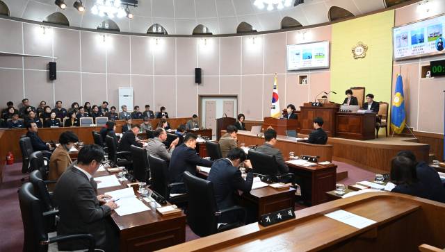 거제시의회 본회의. 부산일보DB