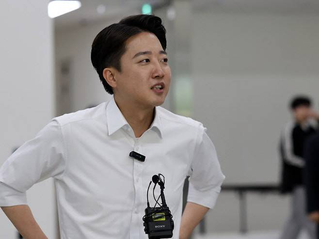 20일 광주 북구 전남대학교 제1학생마루 식당에서 이준석 개혁신당 대통령 선거 후보가 학생들과 점심 식사에 앞서 발언하고 있다. (사진=연합뉴스)