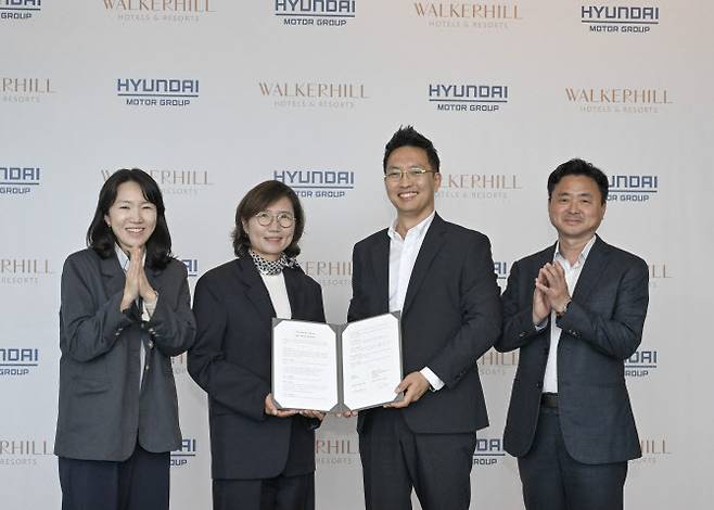 (왼쪽부터) 현대차·기아 모빌리티사업실 박주영 팀장, 김수영 상무, 워커힐 호텔앤리조트 김세한 신성장추진담당, 이열근 지속경영담당 (사진=현대차)