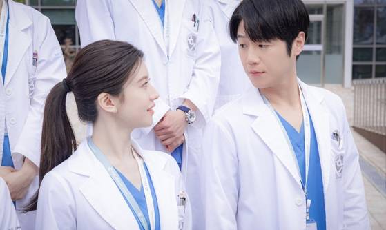 배우 정준원과 고윤정. tvN 제공.