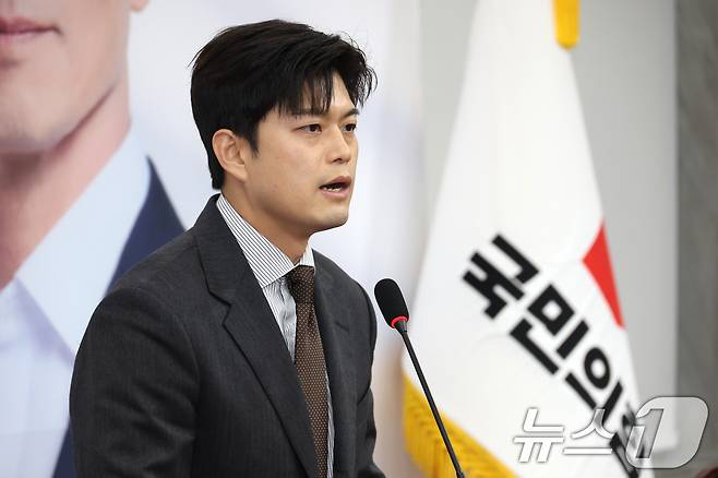 김용태 국민의힘 비상대책위원장이 20일 오전 서울 여의도 국회에서 기자회견을 열고 대통령 후보 배우자 TV토론을 제안하고 있다. 2025.5.20/뉴스1 ⓒ News1 이광호 기자