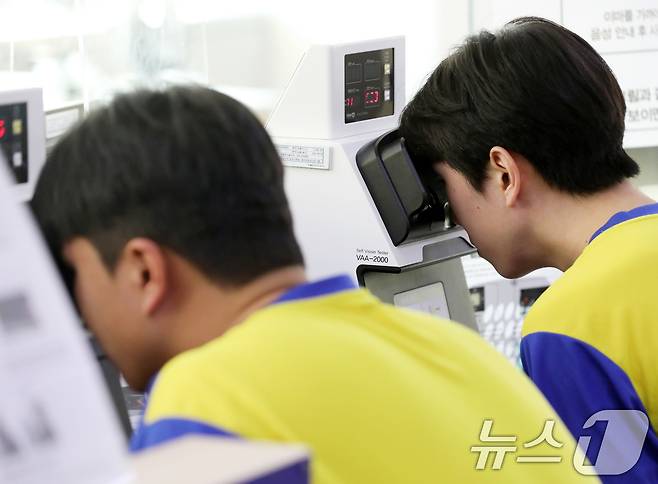 입영대상자가 현역대상자들이 신체검사를 받고 있다. 2025.1.14/뉴스1 ⓒ News1 윤일지 기자