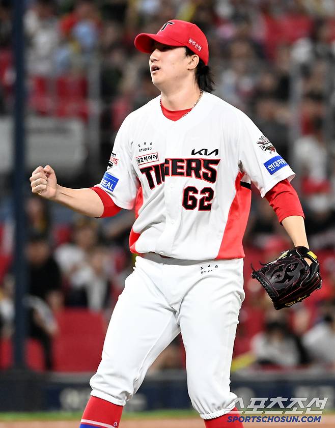 17일 광주KIA챔피언스필드에서 열린 두산과 KIA의 더블헤더 2차전 경기, KIA가 4대1로 승리하며 더블헤더를 모두 가져갔다. 9회초 경기를 끝낸 후 환호하는 정해영의 모습. 광주=허상욱 기자wook@sportschosun.com/2025.05.17/