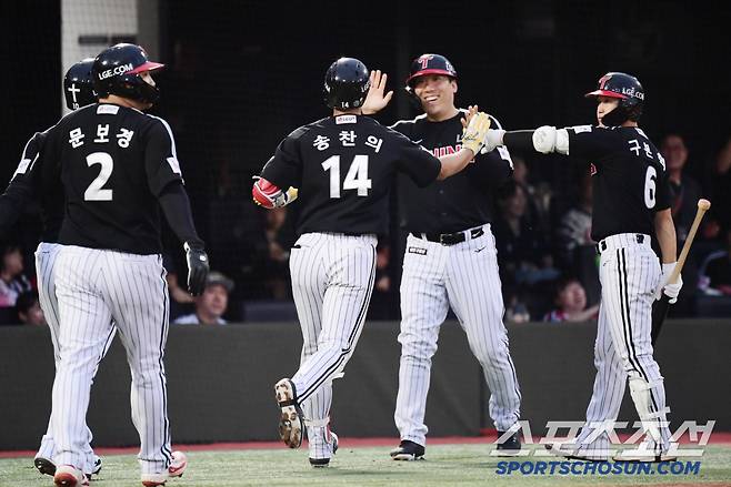 20일 부산 사직야구장에서 열린 KBO리그 롯데와 LG의 경기. 2회 만루홈런을 날린 LG 송찬의. 부산=송정헌 기자songs@sportschosun.com/2025.05.20/