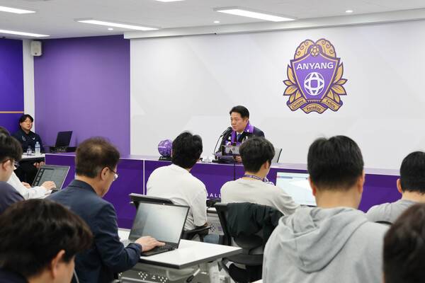 FC안양 구단주 최대호 안양시장의 기자회견 현장. ⓒFC안양