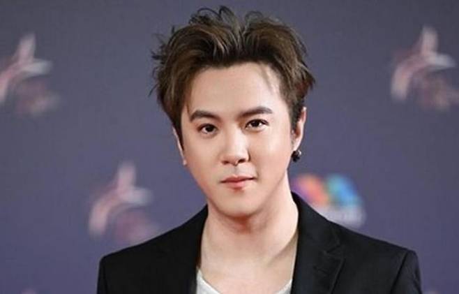 중국 출신 싱가포르 유명 배우 이안 팡(35)이 10대 소녀를 강간한 혐의로 징역 40개월을 선고받았다. 더 스트레이츠타임스