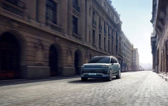 지난 2월 출시된 현대차의 첫 대형 전기 SUV 아이오닉9. /현대자동차