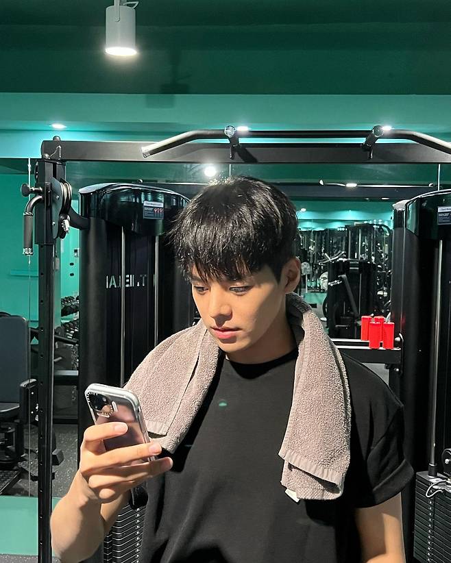 인스타그램 @_ryeoun