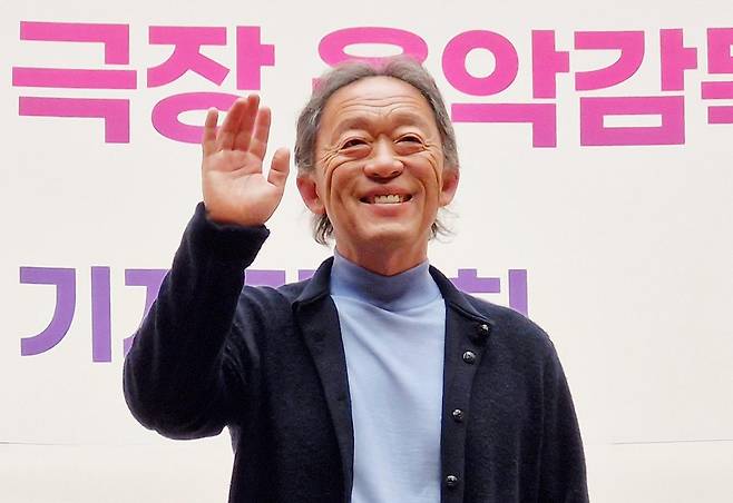 동양인 최초로 이탈리아 라 스칼라 극장 음악감독으로 선임된 정명훈 부산콘서트홀 예술감독. 그는 19일 기자회견에서 “부산과 라 스칼라를 위해 열심히 노력하겠다”며 “한국인을 떠올리면 ‘노래 좋아하는 사람들’이란 답이 나오면 행복하겠다”고 말했다. 부산=뉴스1