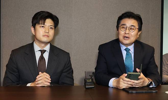 전병헌 새미래민주당 대표가 20일 오전 서울 여의도의 한 호텔에서 가진 김용태 국민의힘 비상대책위원장과의 회동에서 발언하고 있다. 2025.5.20/뉴스1