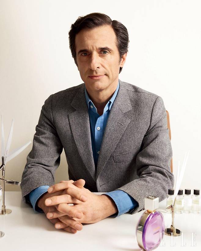 ‘샹스 오 스플렌디드’를 만든 샤넬 하우스 조향사 올리비에 뽈쥬. 그의 아버지 쟈끄 뽈쥬는 2003년 첫 번째 ‘샹스’를 선보인 인물이기도 하다.