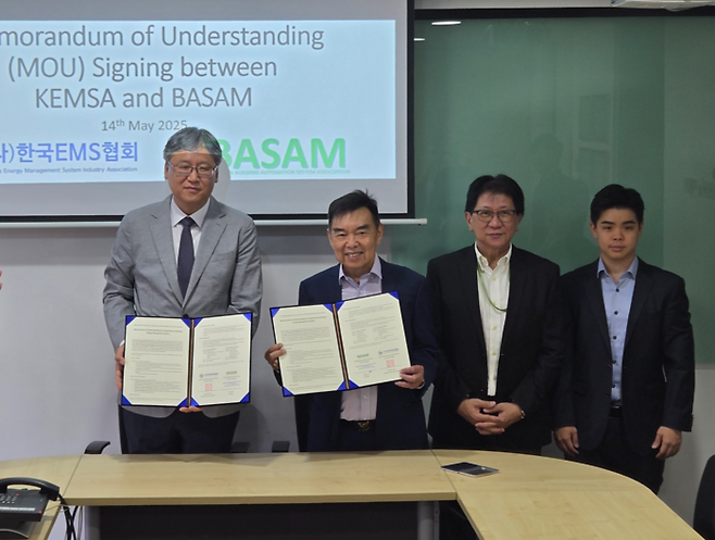 박병훈 한국EMS 사무총장과 제프리 림 말레이시아 건물자동화시스템협회 회장.(사진 왼쪽부터)