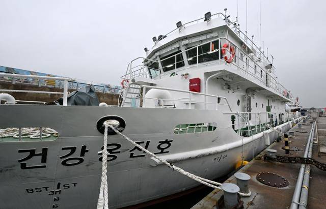 인천 옹진군 6개 면 17개 섬 지역을 대상으로 순회 진료를 할 새 병원선 '건강옹진호' 모습. 인천시 제공