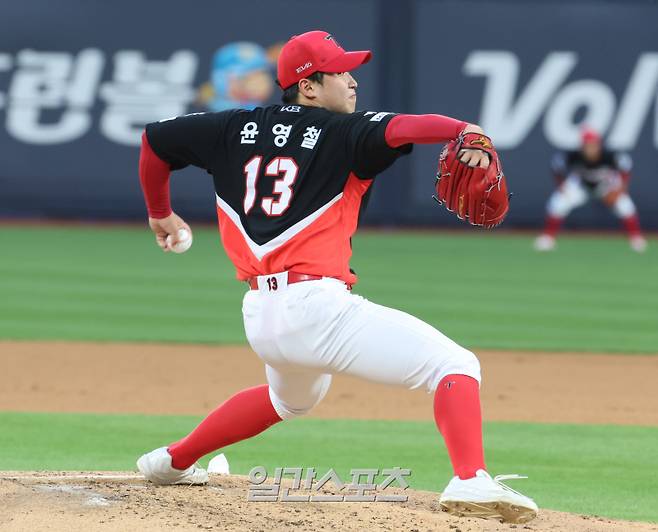 20일 오후 수원 KT위즈파크에서 열린 2025 프로야구 KIA와 KT 경기. KIA 선발 윤영철이 역투하고 있다. 수원=정시종 기자 capa@edaily.co.kr /2025.05.20.