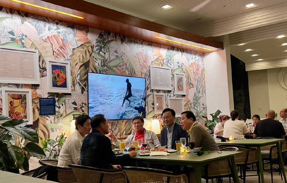 국민의힘 대선 선대위 유상범 단일화추진본부장, 김대식 대외협력본부장, 조광한 대외협력부본부장, 이성배 선대위 대변인이 19일 홍준표 전 대구시장의 선대위 합류를 설득하기 위해 미국 하와이에 도착, 홍 전 시장을 만나고 있다. [사진=연합뉴스]