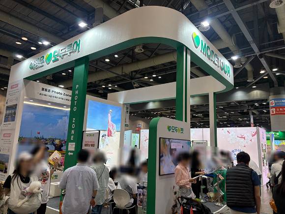 '2025 메가주 일산' 반려동물 전시박람회에 설치됐던 모두투어 부스. [사진=모두투어 ]