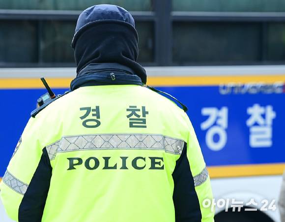 최근 공무원, 연예·방송계 관계자, 정치권을 사칭한 '노쇼 사기'가 기승을 부리는 가운데, 대통령선거를 앞두고 제주에서만 10여건의 노쇼 사기 사건이 발생한 것으로 파악됐다. 경찰은 전국적인 노쇼 사기 발생에 '집중수사관서'를 지정하는 등 대응에 나섰다. 사진은 경찰. [사진=정소희 기자]