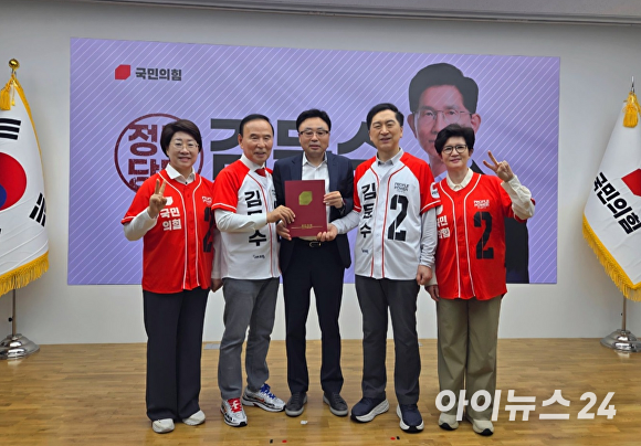 최병욱 전 국토교통부노동조합 위원장(가운데) 김문수 대통령후보 직속 지방살리기특별위원회 기회발전특구지원 위원장으로 임명됐다. [사진=최병욱 전 국토부노조위원장]