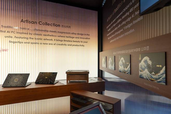 MSI 노트북 부스 내에 MSI 프레스티지 13 AI+ 우키요에 에디션이 전시됐다 / 출처=IT동아
