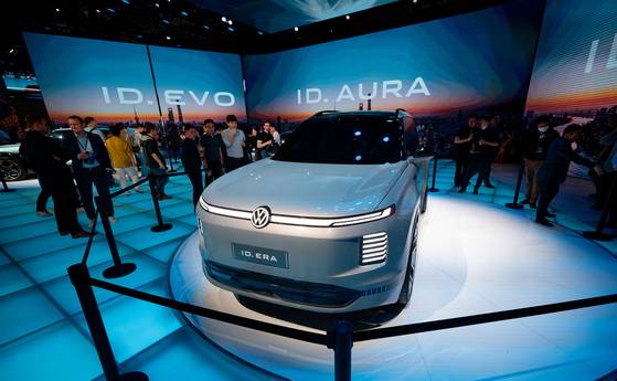 폭스바겐이 중국 시장을 겨냥해 공개한 EREV 차량 ID.ERA 콘셉트카. [EPA=연합뉴스]