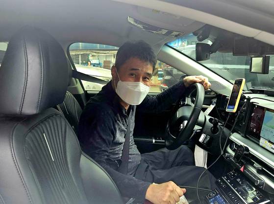 부산 남구에 거주하는 60대 택시기사 황모씨. 김정재 기자