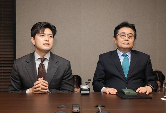 국민의힘 김용태 비상대책위원장이 20일 서울 여의도 켄싱턴호텔에서 새미래민주당 전병헌 대표와 만나 인사말을 하고 있다. 연합뉴스