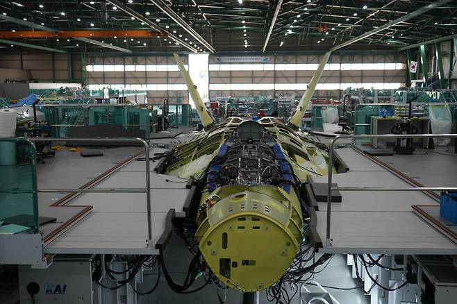 조립 중인 KF-21 모습. 방위사업청 제공