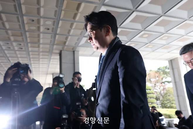 헌법재판소가 이창수 서울중앙지검장에 대한 국회의 탄핵소추를 기각한 지난 3월13일 이 지검장이 서울 서초구 서울중앙지검으로 출근하고 있다. 권도현 기자