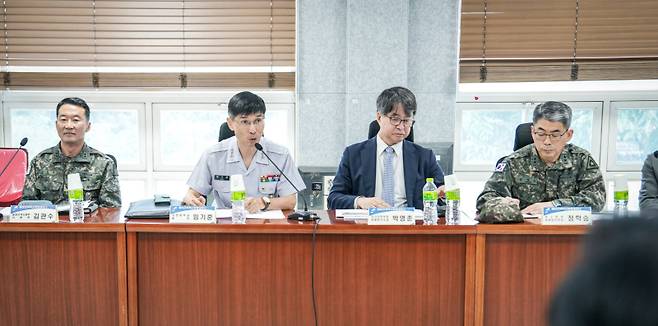 육군 중장 임기훈 국방대 총장(사진 왼쪽에서 두 번째)이 세미나 발표에 앞서 환영사를 하고 있다. 국방대&nbsp;