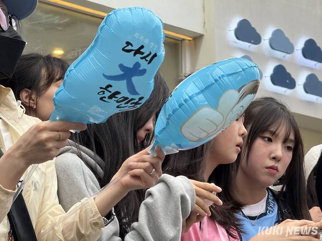 김포시민들이 20일 오후 김포시 구래동 문화의거리에서 열린 이재명 후보 유세 현장에 모여있다. 송금종 기자&nbsp;