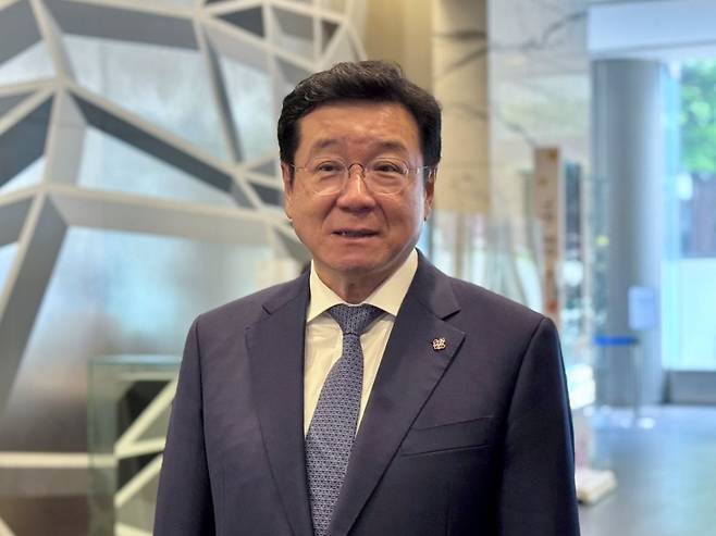 이찬희 삼성 준법감시위원회 위원장이 20일 서울 서초구 삼성생명 서초사옥에서 열린 준감위 정례회의에 앞서 기자들과 만나 발언하고 있다. 연합뉴스