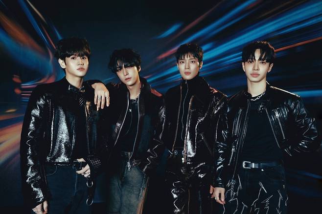 그룹 하이라이트. 어라운드어스 제공