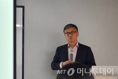 최승재 세종대 법학과 교수는 한국방송협회가 주최한 '인공지능과 저작권' 간담회에서 강의하는 모습. /사진=윤지혜 기자