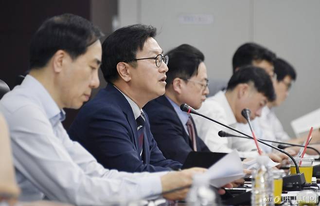 김범석 기획재정부 장관 직무대행 1차관이 20일 서울 종로구 한국무역보험공사에서 열린 '제5차 지속가능경제 정책협의회'를 주재하고 있다. (기획재정부 제공. 재판매 및 DB 금지) 2025.5.20/뉴스1