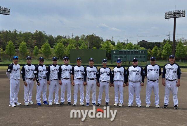 대한유소년야구연맹 19기 대표팀 감독들./효고현(일본)=노찬혁 기자