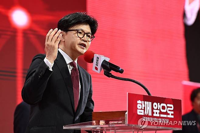 (고양=연합뉴스) 박동주 기자 = 3일 경기 고양시 킨텍스에서 열린 국민의힘 전당대회에서 국민의힘 대선 후보로 김문수 후보가 선출된 가운데 한동훈 후보가 승복 연설을 하고 있다. 2025.5.3 [공동취재] pdj6635@yna.co.kr 연합뉴스