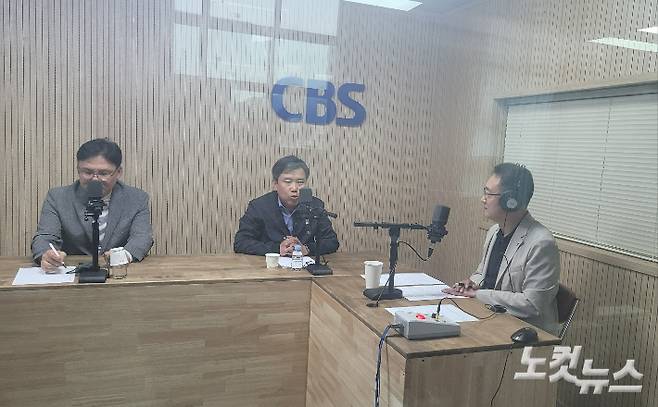 왼쪽부터 국민의힘 유상용 충북도의원, 더불어민주당 이상식 충북도의원, 김종현 앵커. 충북CBS