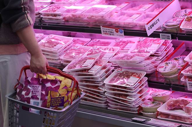 20일 서울 대형마트에 진열된 돼지고기. 연합뉴스