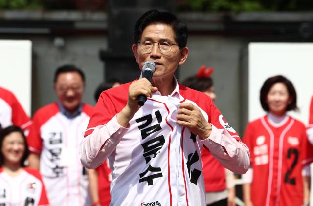 김문수 국민의힘 대선 후보가 20일 서울 서초구 고속터미널역 인근에서 집중유세를 하고 있다. 연합뉴스